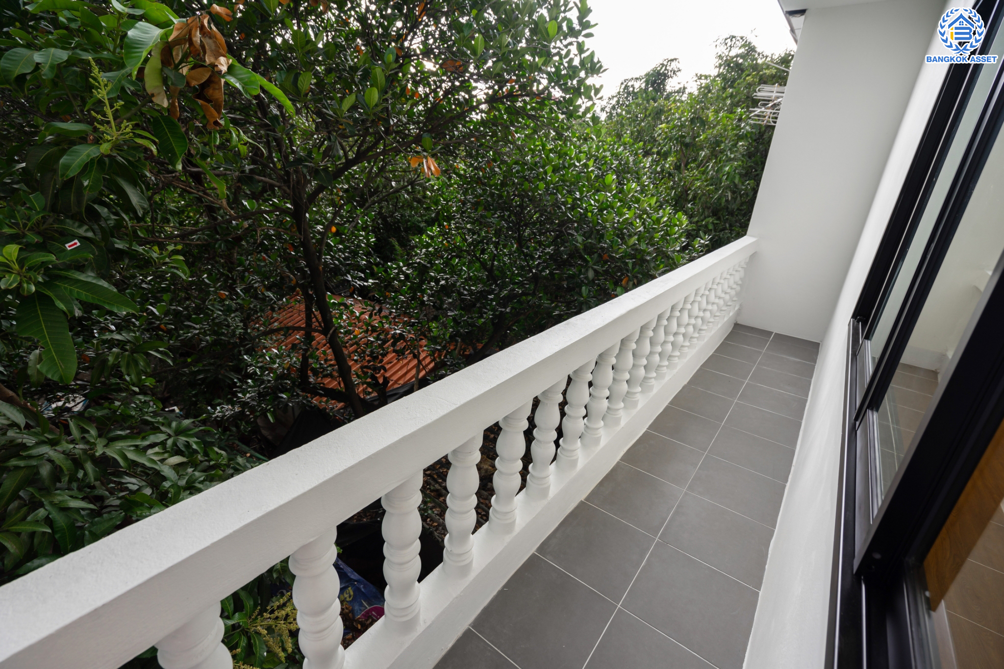 บ้านมือสองตกแต่งใหม่ ม.ซอยเรวดี58 รัตนาธิเบศร์ ทาวน์โฮม 3 ชั้น เนื้อที่ 19 ตร.ว. ฟังก์ชัน 4 ห้องนอน 3 ห้องน้ำ 1 ที่จอดรถ พร้อมตอบโจทย์ทุกการเข้าอยู่ บนทำเลเดินทางสะดวก เข้า-ออก ได้หลายเส้นทาง ใกล้เซ็นทรัลรัตนาธิเบศร์ และรถไฟฟ้าสายสีม่วง "สถานีบางกระสอ"